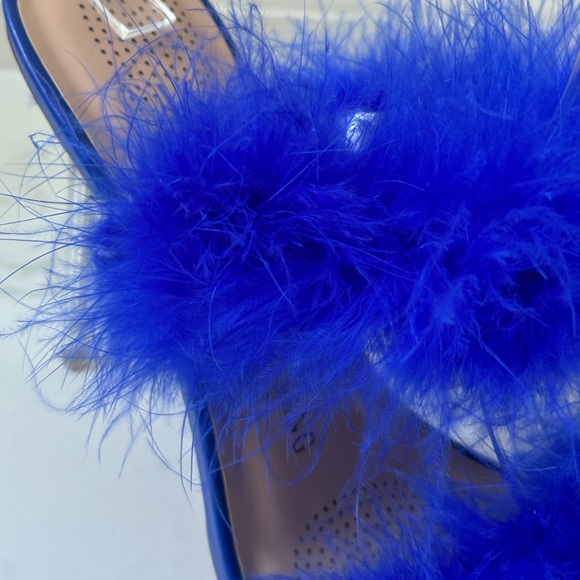 Azalea Wang Blue Feather Faux Fur Clear Heel Sandals Size 8.5 - Picture 5 of 15